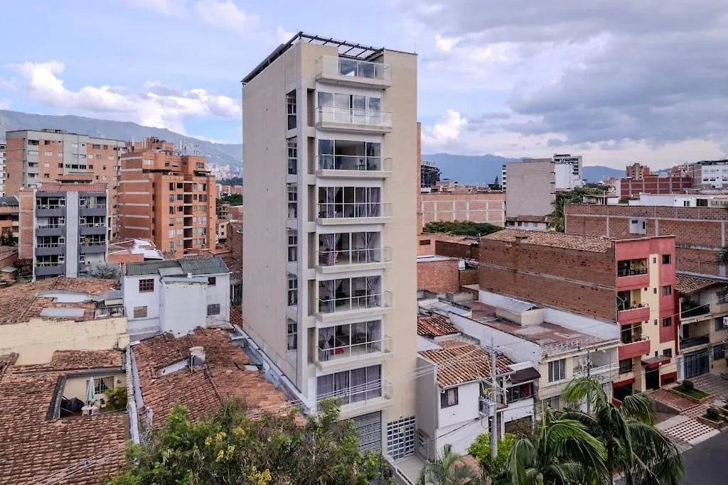 Apartamento En Laureles, Con Piscina Y Parquedero 401 Medellín