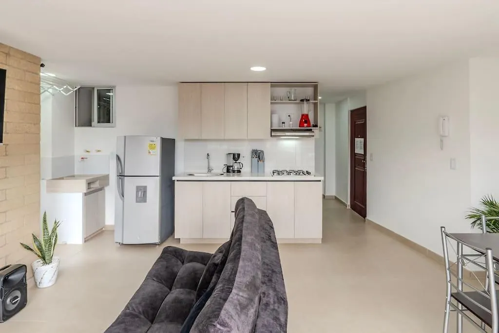 Apartamento En Laureles, Con Piscina Y Parquedero 401 Medellín Colombia
