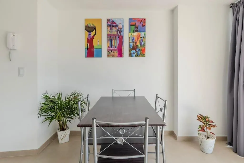 Apartamento En Laureles, Con Piscina Y Parquedero 401 Medellín