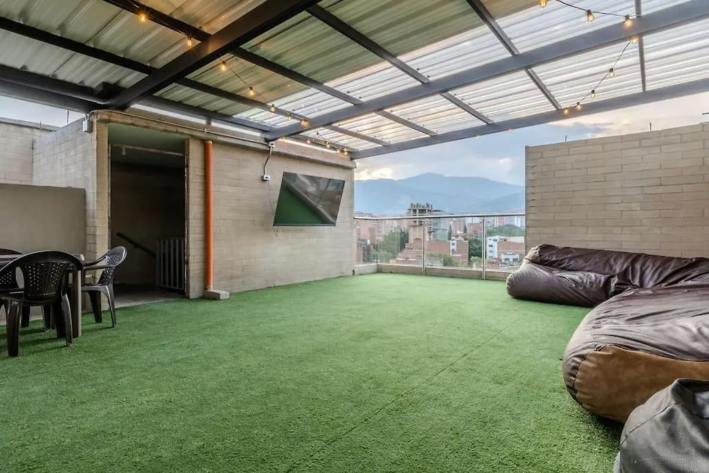Apartamento En Laureles, Con Piscina Y Parquedero 401 Medellin Colombia