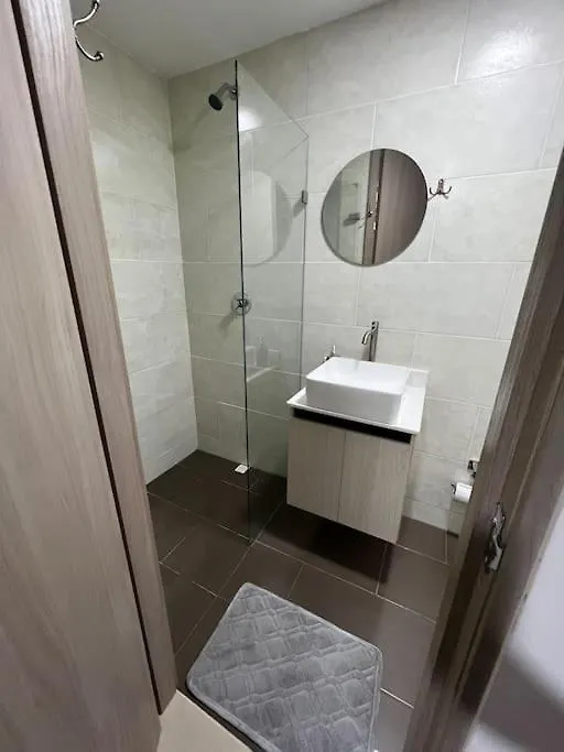 Apartamento En Laureles, Con Piscina Y Parquedero 401 Medellin Apartment