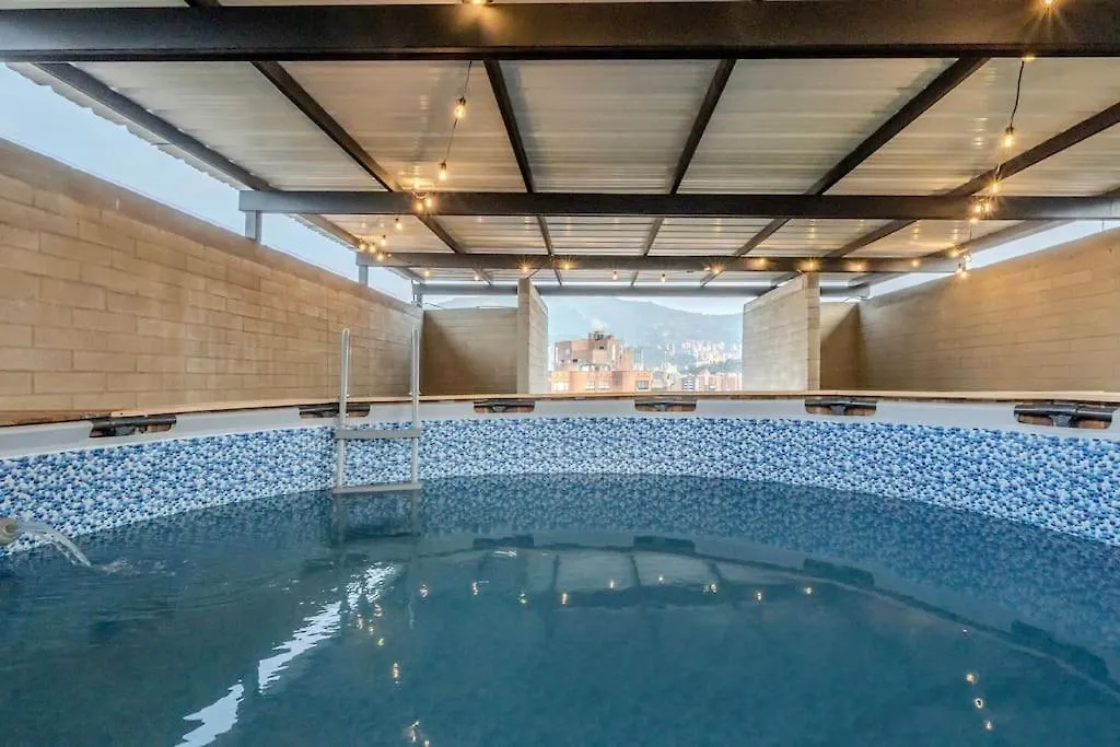 Apartamento En Laureles, Con Piscina Y Parquedero 401 Medellin Apartment