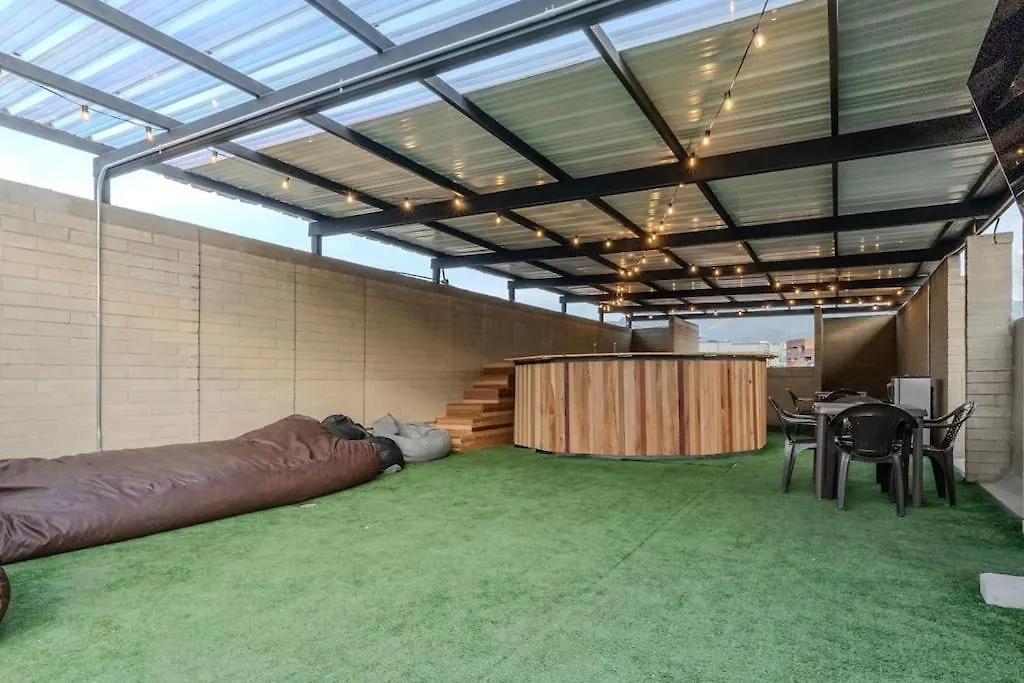 Apartamento En Laureles, Con Piscina Y Parquedero 401 Medellin