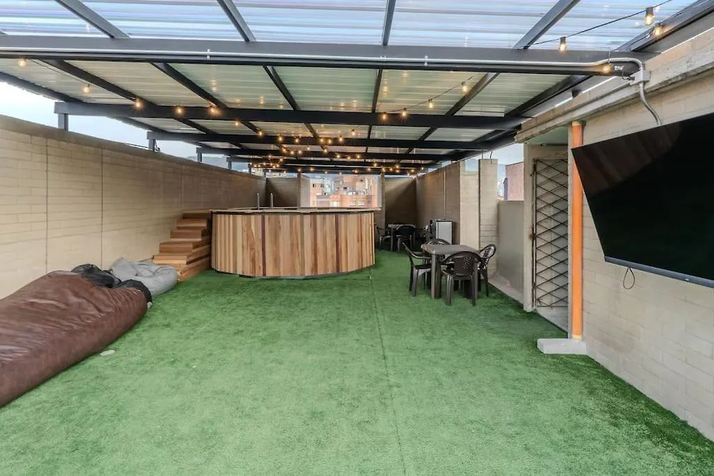 Apartamento En Laureles, Con Piscina Y Parquedero 401 Medellin 0*,  Colombia
