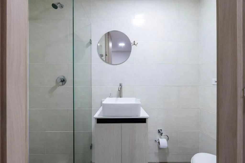 Apartamento En Laureles, Con Piscina Y Parquedero 401 Medellin