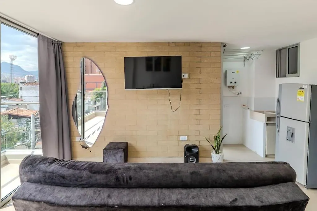Apartamento En Laureles, Con Piscina Y Parquedero 401 Medellin 0*,  Colombia