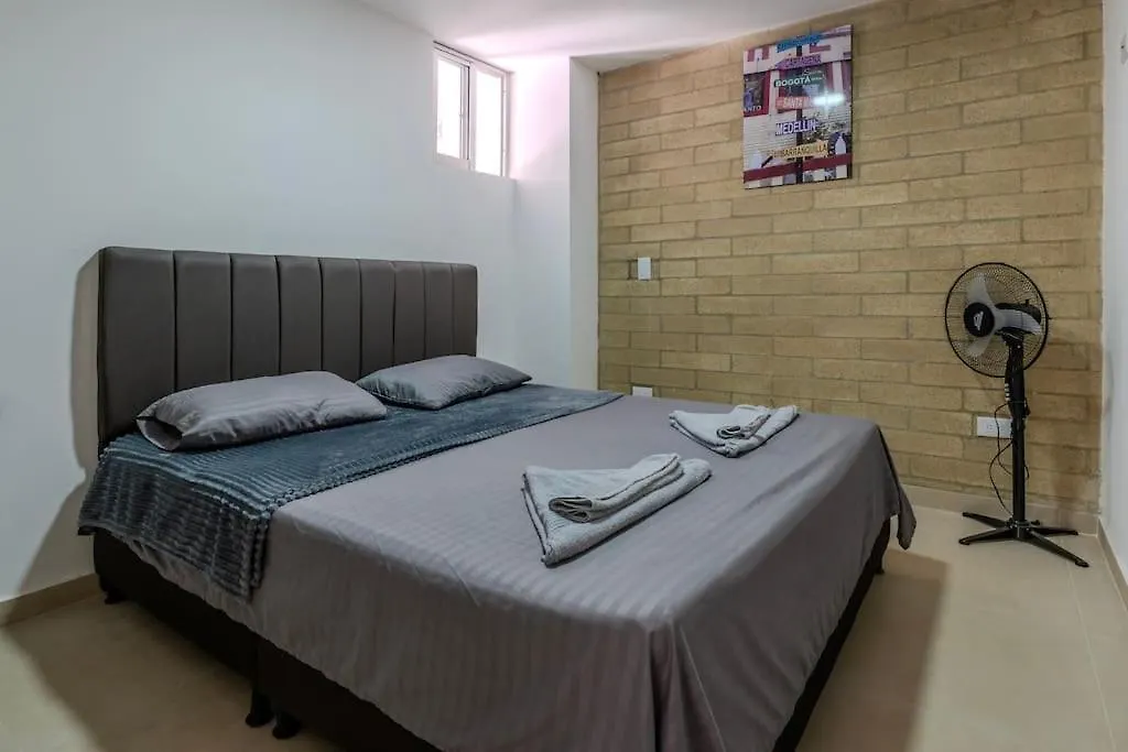 Apartamento En Laureles, Con Piscina Y Parquedero 401 Medellin Colombia